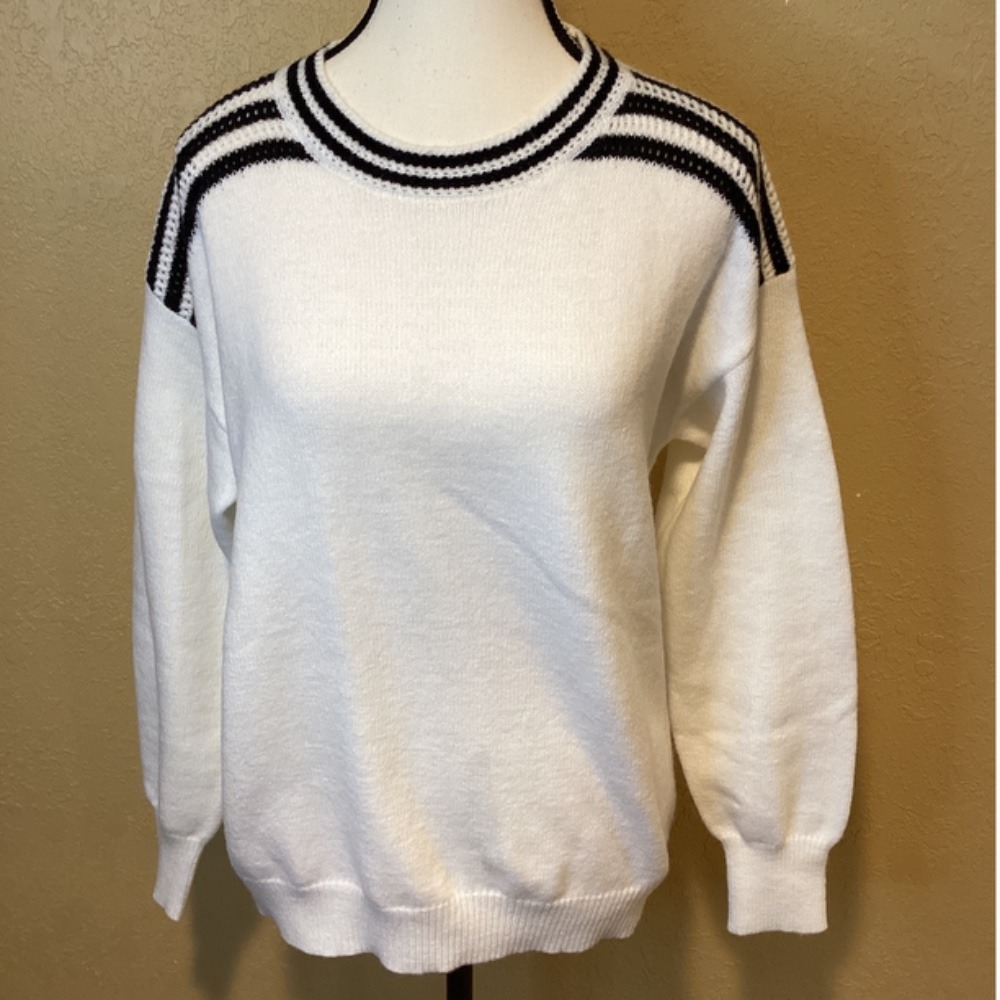 Women's Unbranded crewneck sweater with black trim at neck/shoulders, Size Small